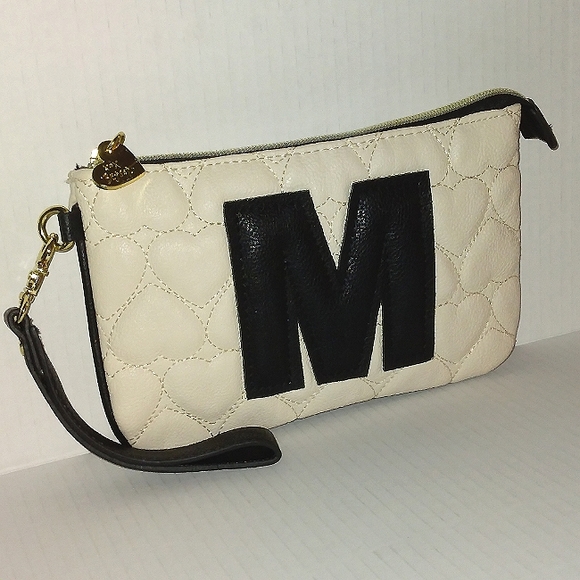 ★Brand New★BETSEY JOHNSON Large Quilted Hearts "M" initial Wristlet★Rare★ - Picture 6 of 16